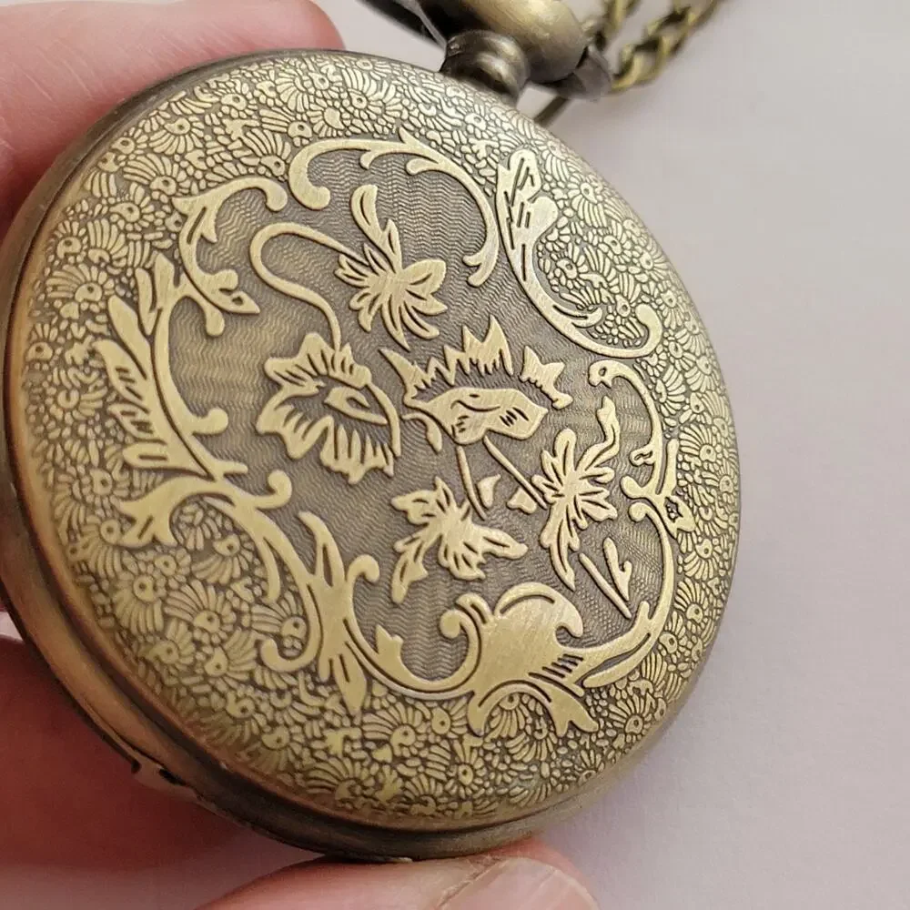 Mens Watch White Dial Gold Case Engraved Hunter Floral Quartz Alloy Chain